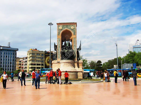 میدان تکسیم استانبول